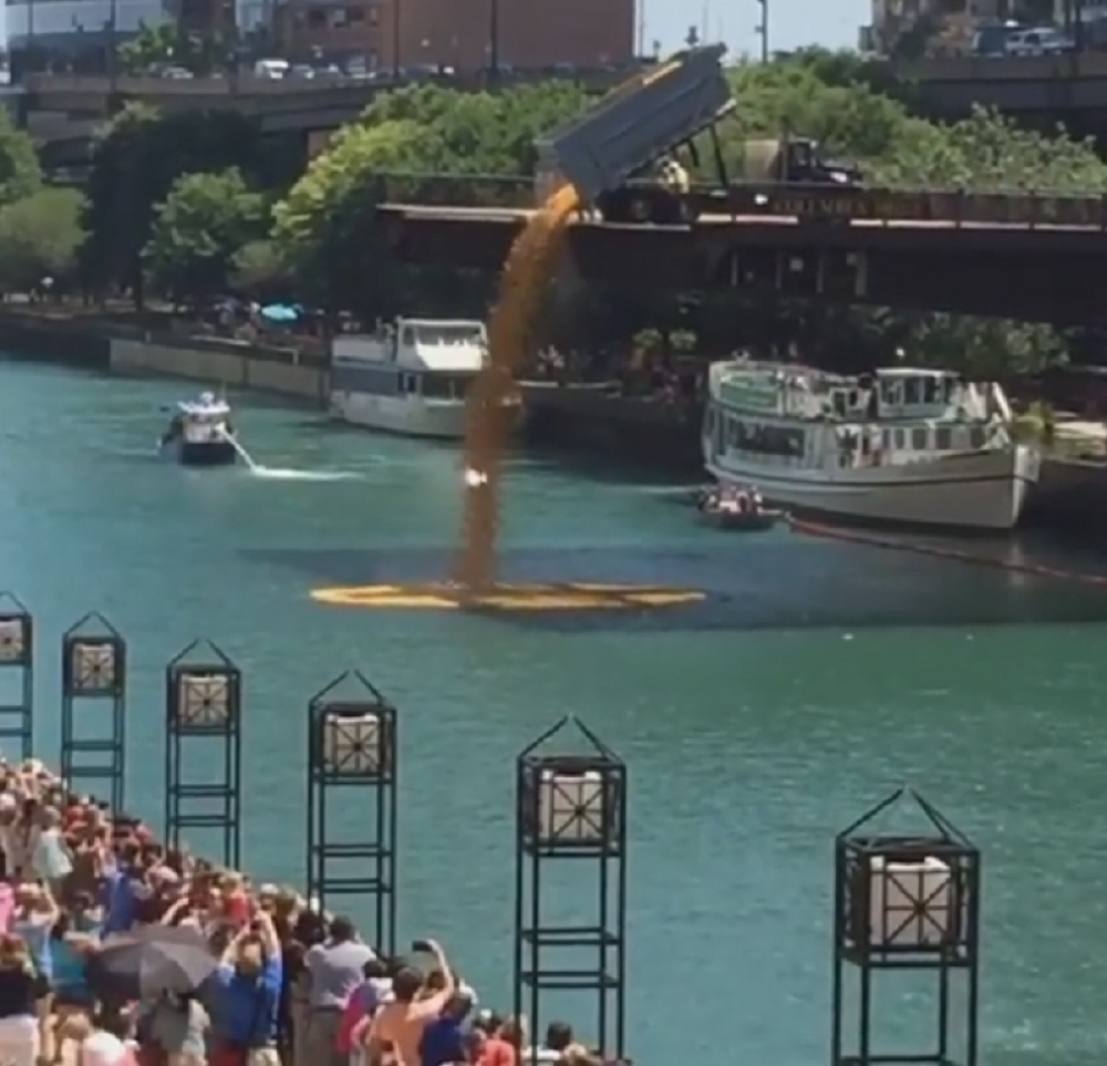 Više od 50.000 gumenih patkica u reci (VIDEO)