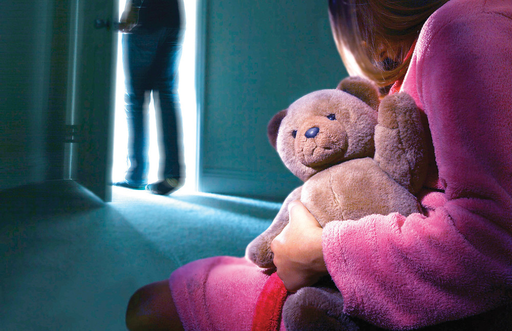 Otac sprečio komšiju da mu siluje ćerku (4)