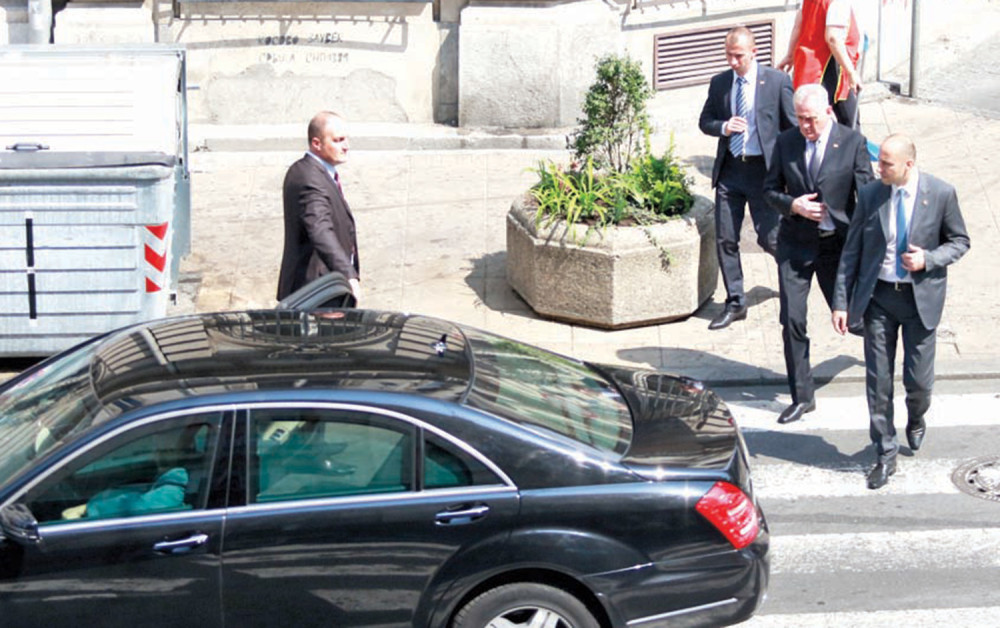 Toma se parkirao na pešačkom!