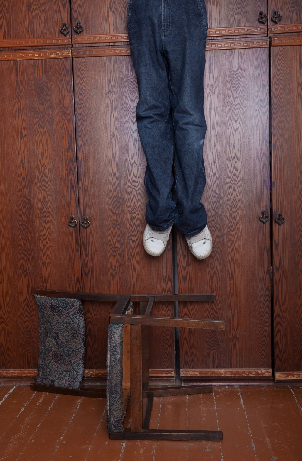 Sestra (14) pronašla obešenog brata (12) na tavanu