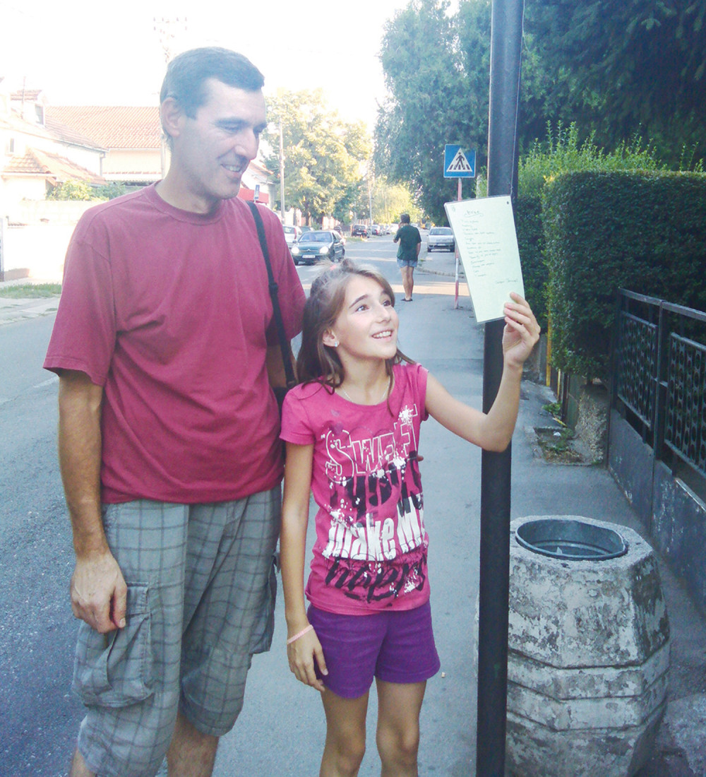 Neko tajno ostavlja ljubavne stihove na stanicama!