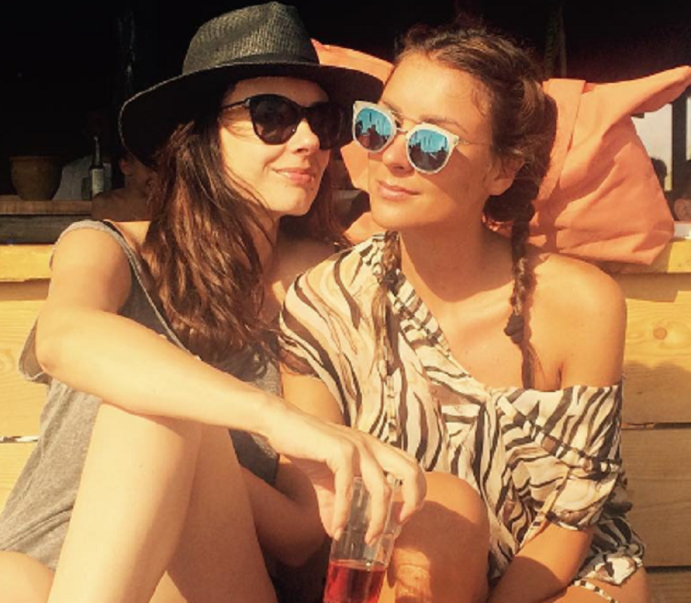 Sestre Mićalović letuju zajedno