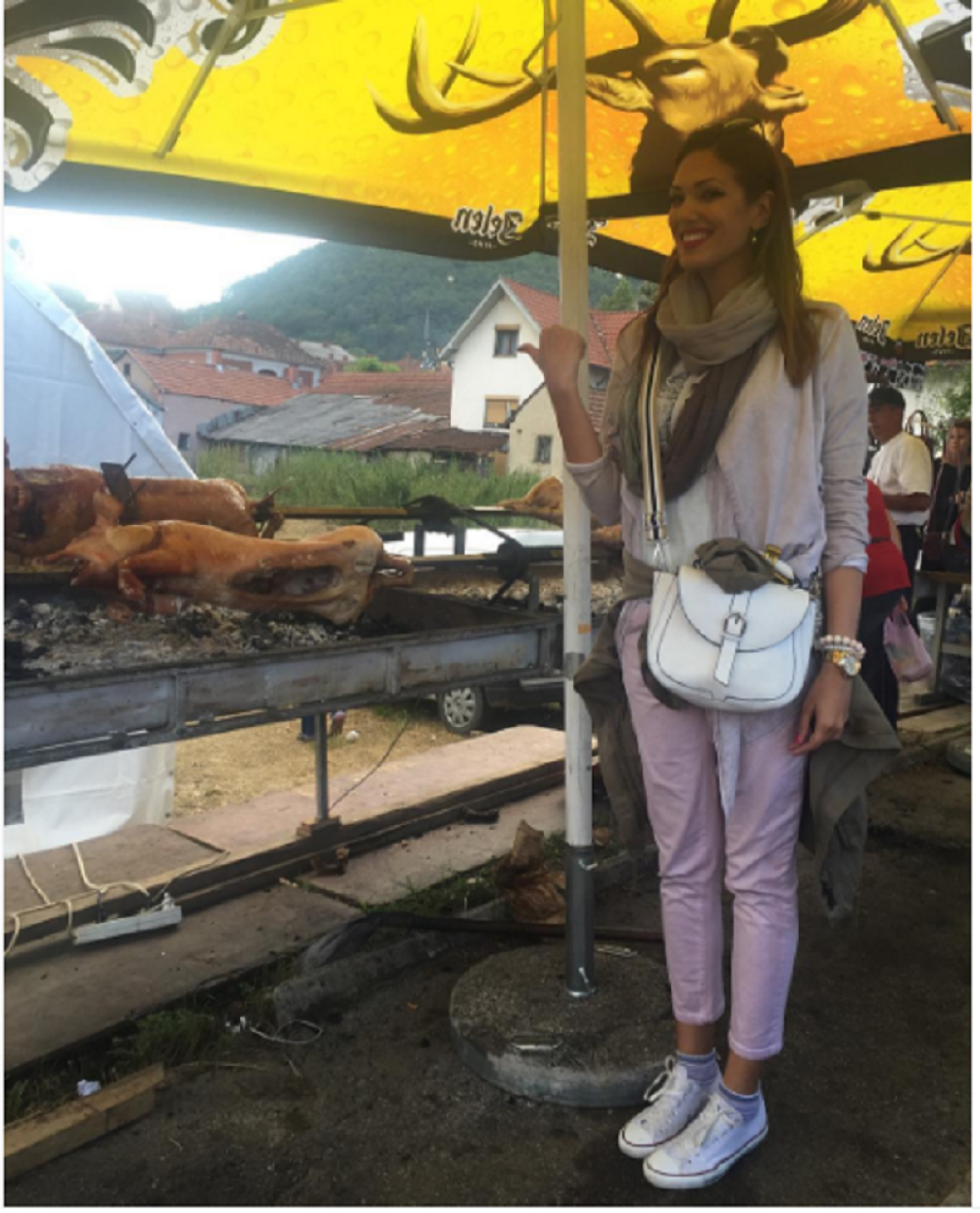 Nina 'okrenula' prase u Guči!