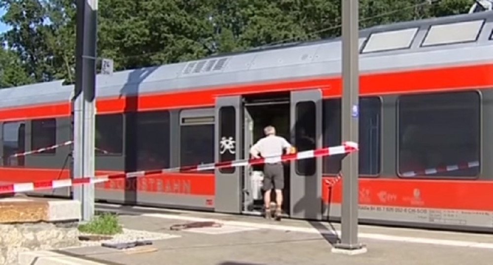 Umrli i žrtva i napadač iz voza (VIDEO)