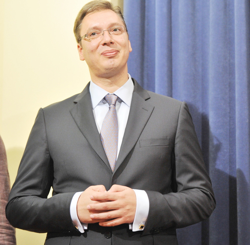 Vučić će povećati plate za 10 odsto!