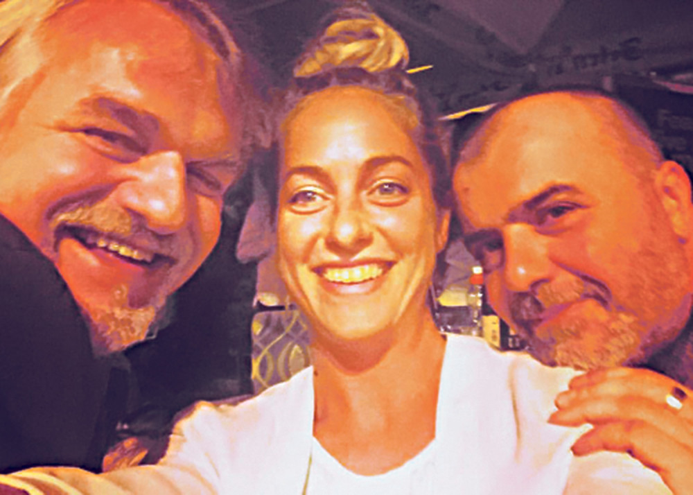 Kojo prigrlio Hristinu Popović