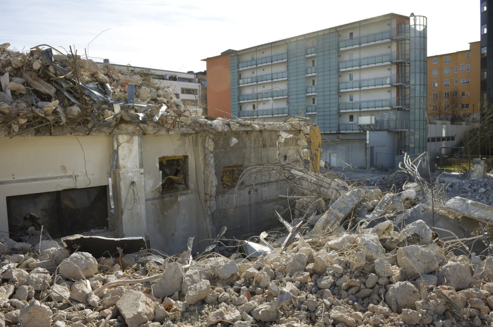 Užasna tragedija, pala CELA ZGRADA, najmanje 13 poginulo, spasilačke ekipe kopaju i traže ŽIVE! (FOTO)