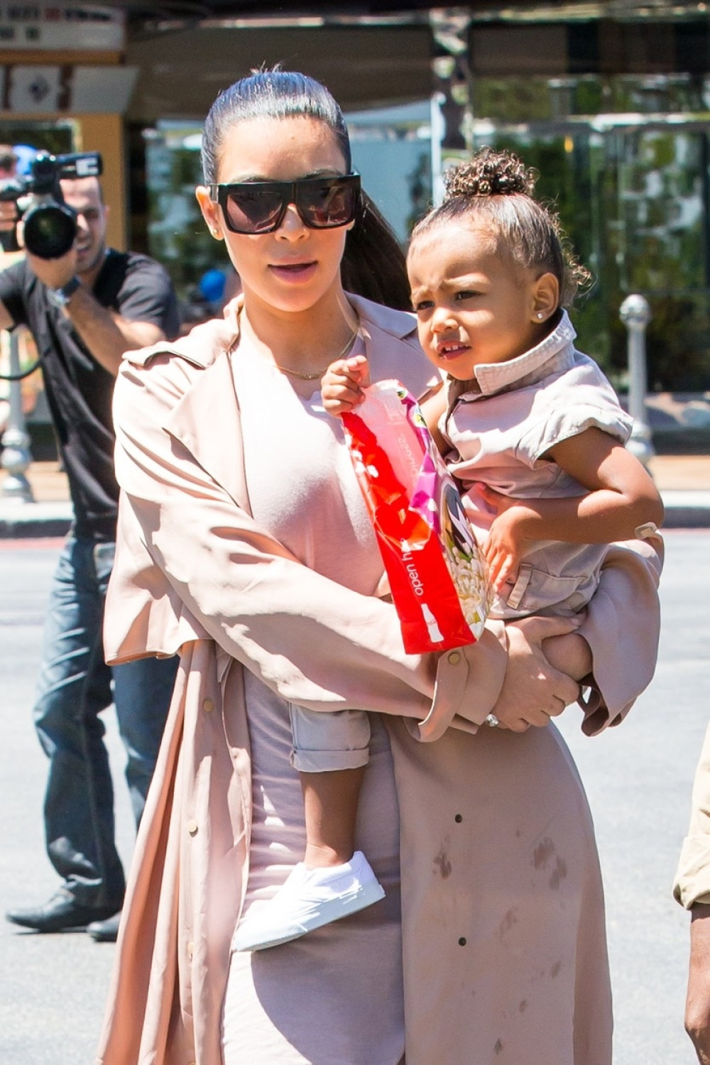 Trogodišnja ćerka Kim Kardašijan nosi potpetice (FOTO)