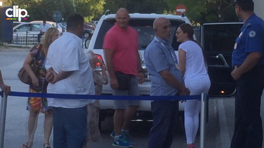 Baka (80) sišla sa brda da mahne Ceci (VIDEO)