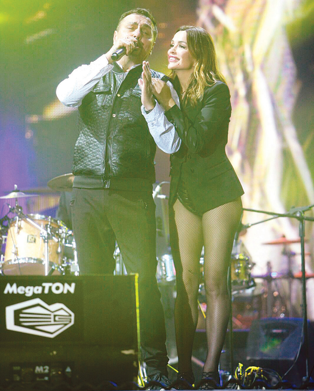 Kebu bolelo rame, Miroslav digao publiku na noge