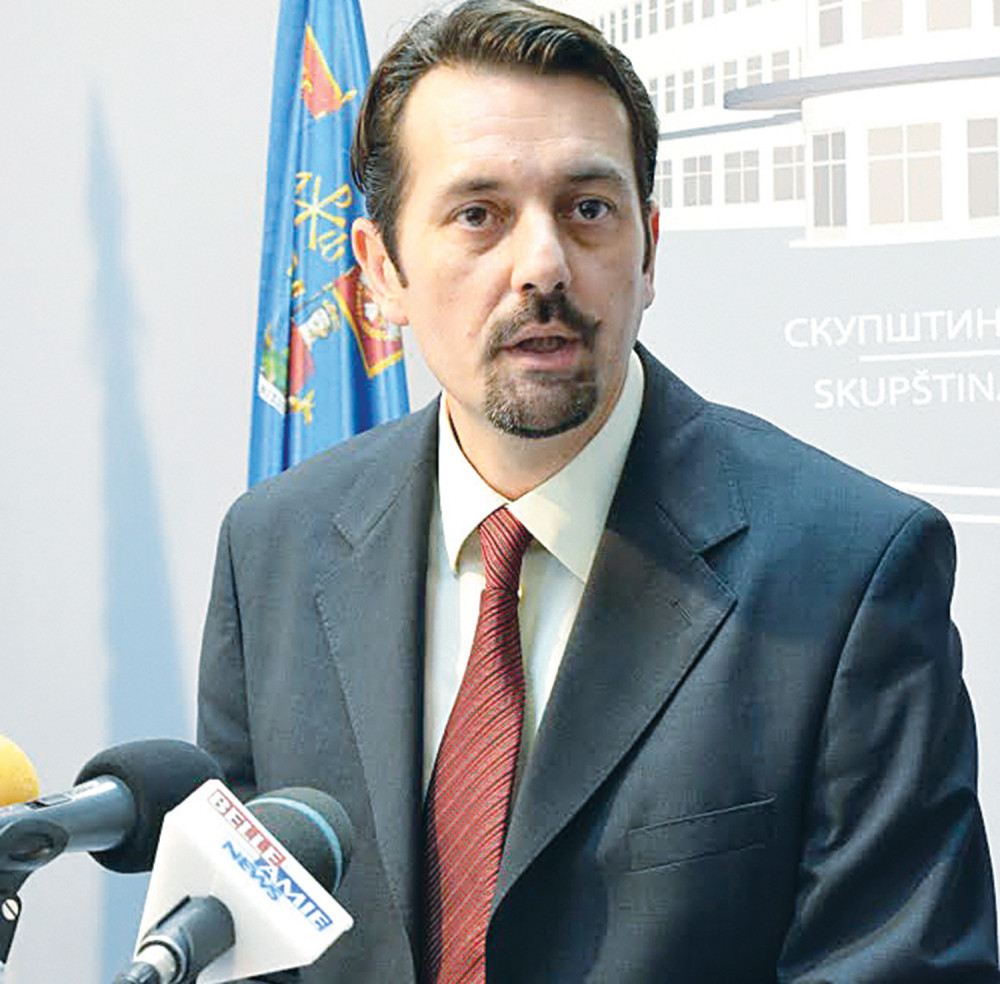 Predsednik opštine falsifikovao biografiju?!