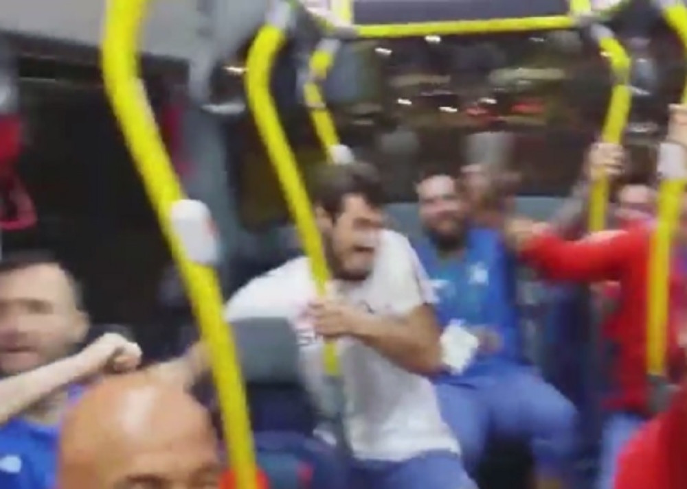 "Orlovi" u autobusu slave ulazak u finale (VIDEO)