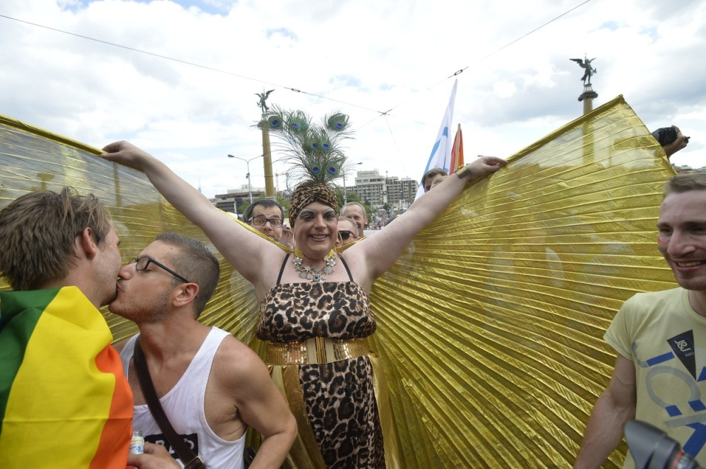 Sveštenici u Pragu isterivali đavola posle gej parade