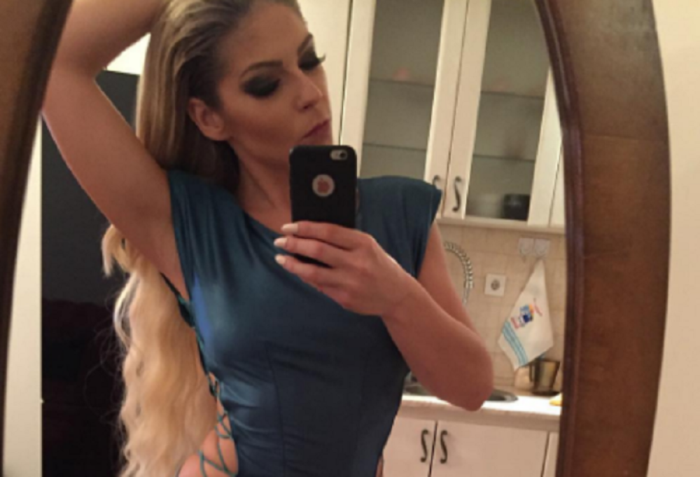 Nekada je bila smerna, a danas pozira bez gaćica (FOTO)