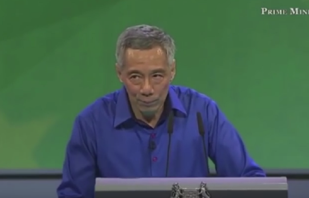 Premijer Singapura se onesvestio tokom govora (VIDEO)