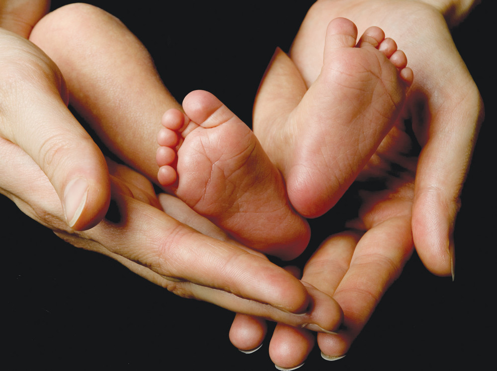 Bebu bacila u reku posle porođaja u toaletu!