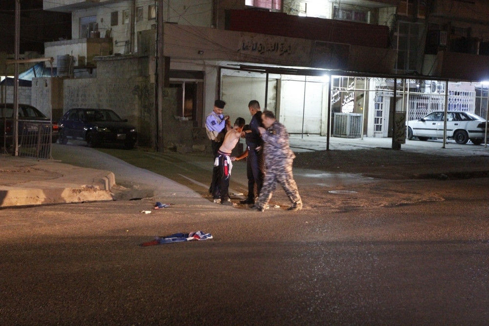 Dečaka uhvatili sa samoubilačkim pojasom (VIDEO)