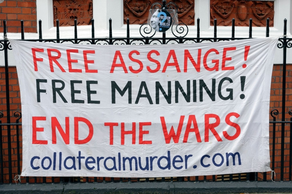 Popeo se na zgradu ambasade u kojoj je Asanž