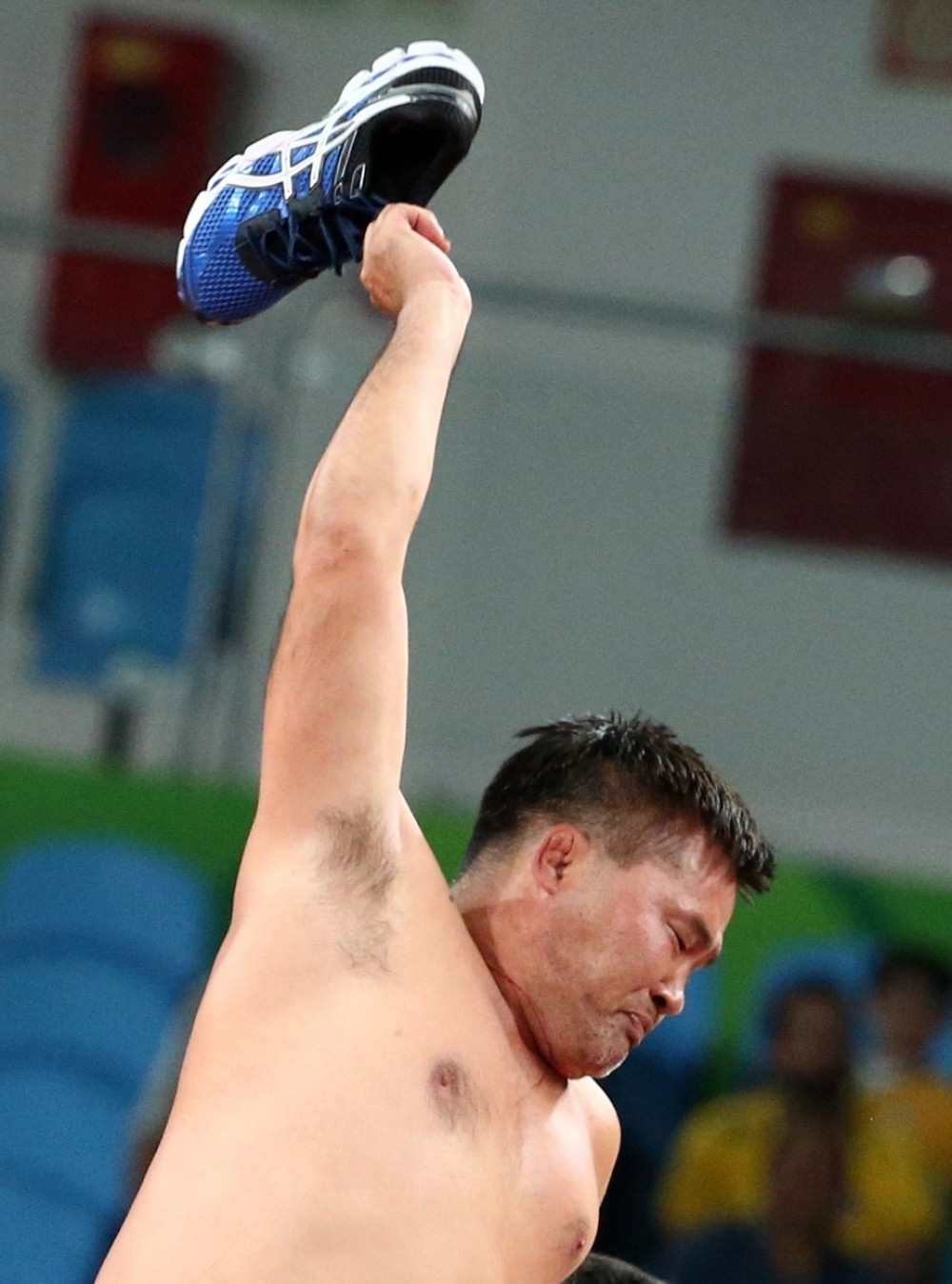 Treneri izveli striptiz iz protesta! (VIDEO)