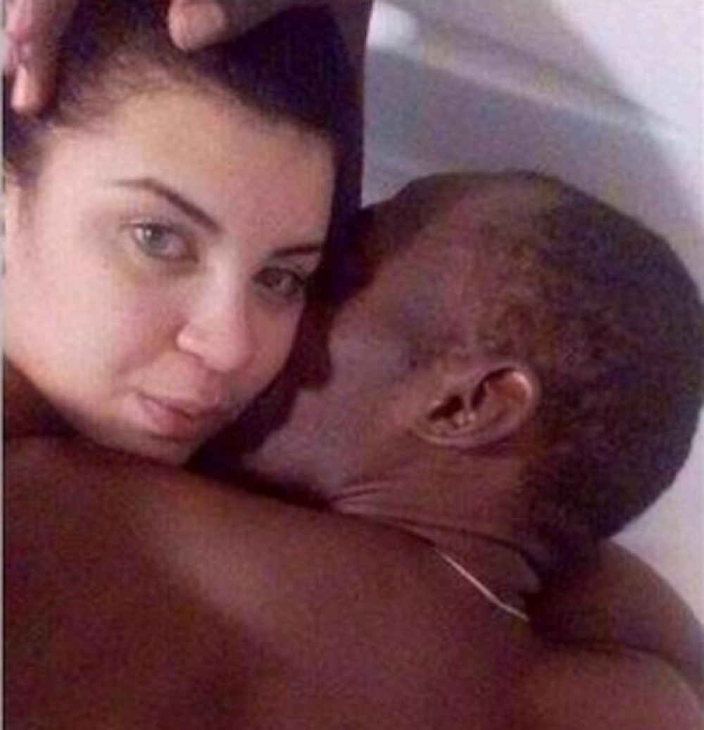 Ova je bivša, a samo da znate kakva je NOVA BOLTOVA RIBA! Iz ovakvog dekoltea SAMO ŠTO JOJ OBE NE ISPADNU! (FOTO)