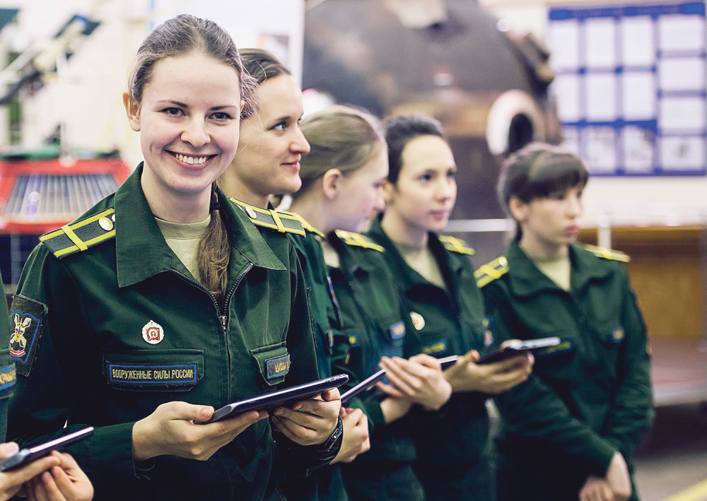 Ruski oficiri u srpskim školama!