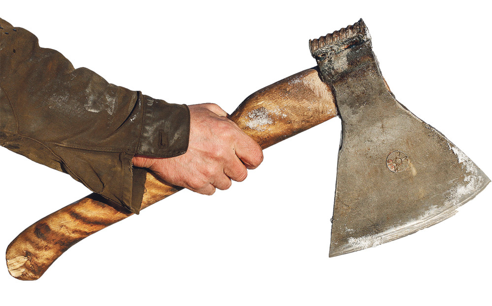 Dvojica sekirom tukla mladića, osumnjičen diler koji je 2014. Božu udario pepeljarom u glavu