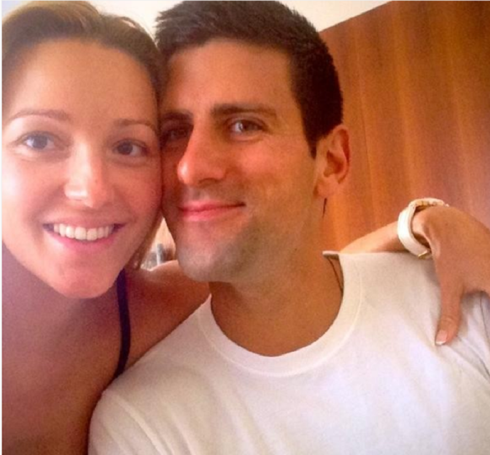 Novak se skinuo, Jelena ga uhvatila iza leđa, a onda su uradili ovo! (FOTO)