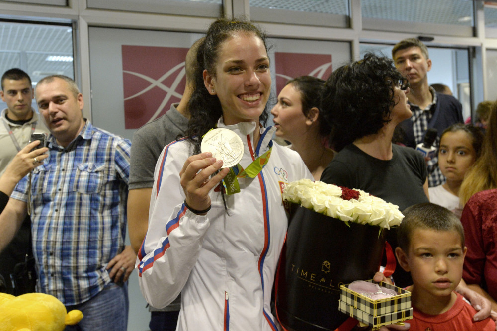 Emotivan doček srebrne Tiće u Beogradu (FOTO)