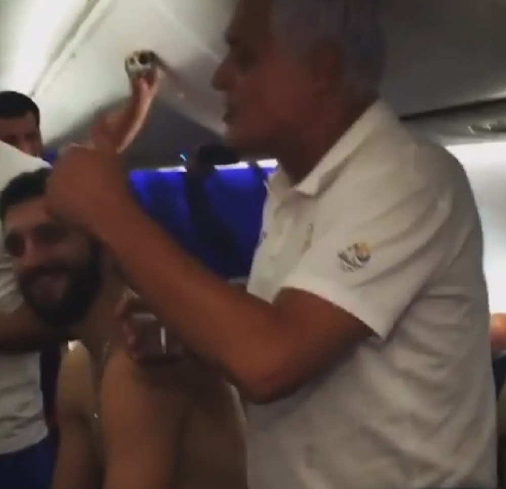 Kad Muta u avionu zapeva Šabana (VIDEO)