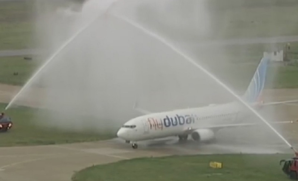 Vodeni lukovi za avion sa srpskim sportistima (VIDEO)