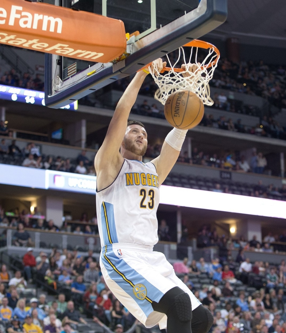 Nurkić poklonio saigračima 16 pari patika