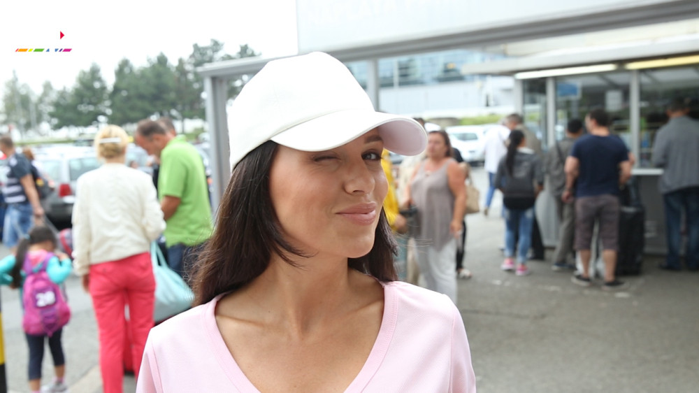 Kako je Stanija zaista dočekana na aerodromu! (VIDEO)