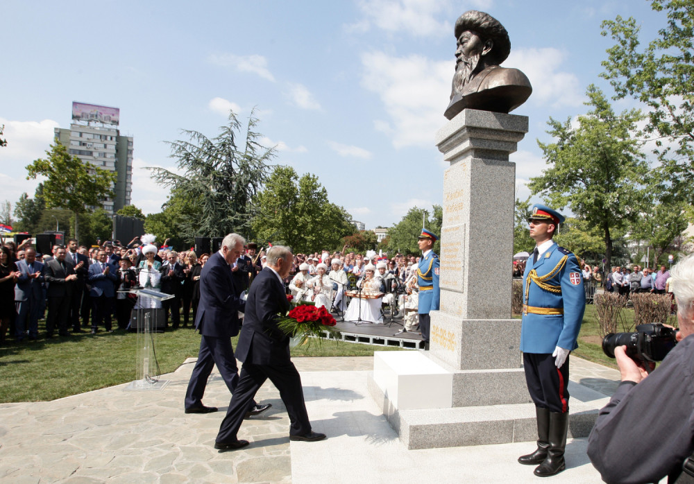 Otkrivena bista kazaškog pesnika (FOTO)