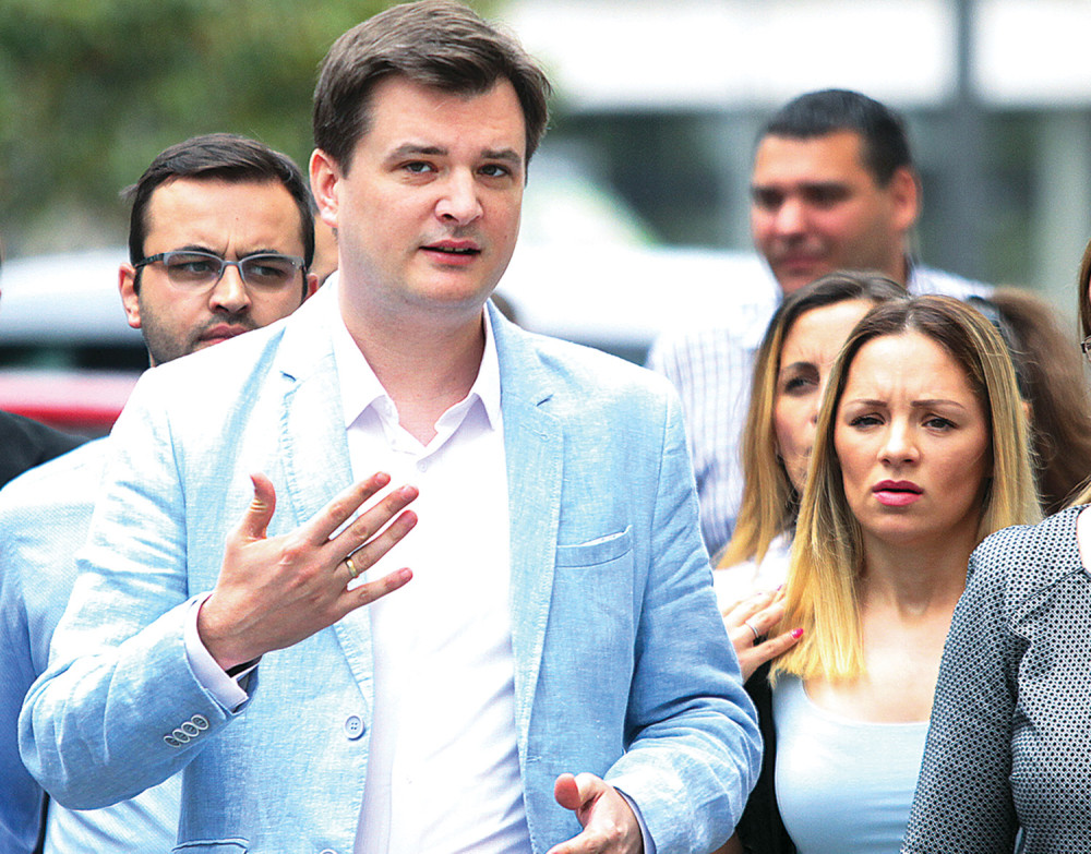 Jovanov: Vičete: „Vučiću, pederu”, a šef vam je Pajtić?!