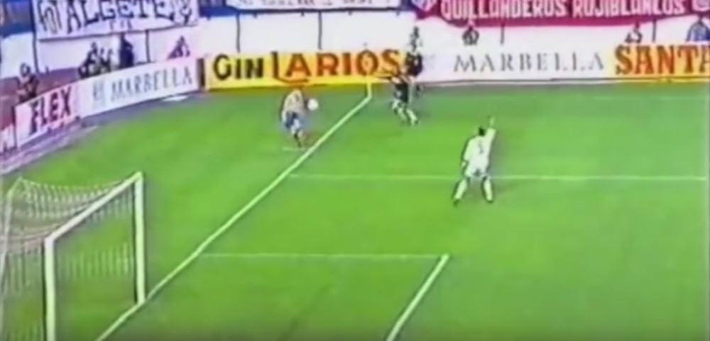 Najluđi golovi iz nemogućih situacija (VIDEO)