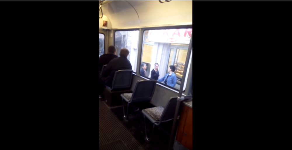 Tuča žena u sarajevskom prevozu (VIDEO)