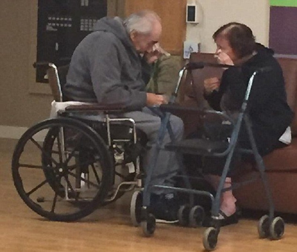 Nakon 77 godina braka, petoro dece, desetak unučadi i jednog praunuka ŽELI RAZVOD!