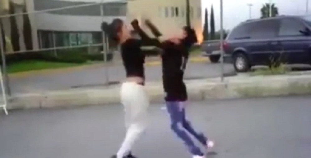 Devojke brane čast svoje bande (UZNEMIRUJUĆI VIDEO)