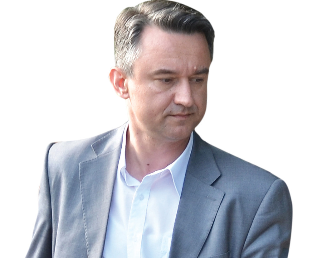 Ratko neće još dugo izdržati!