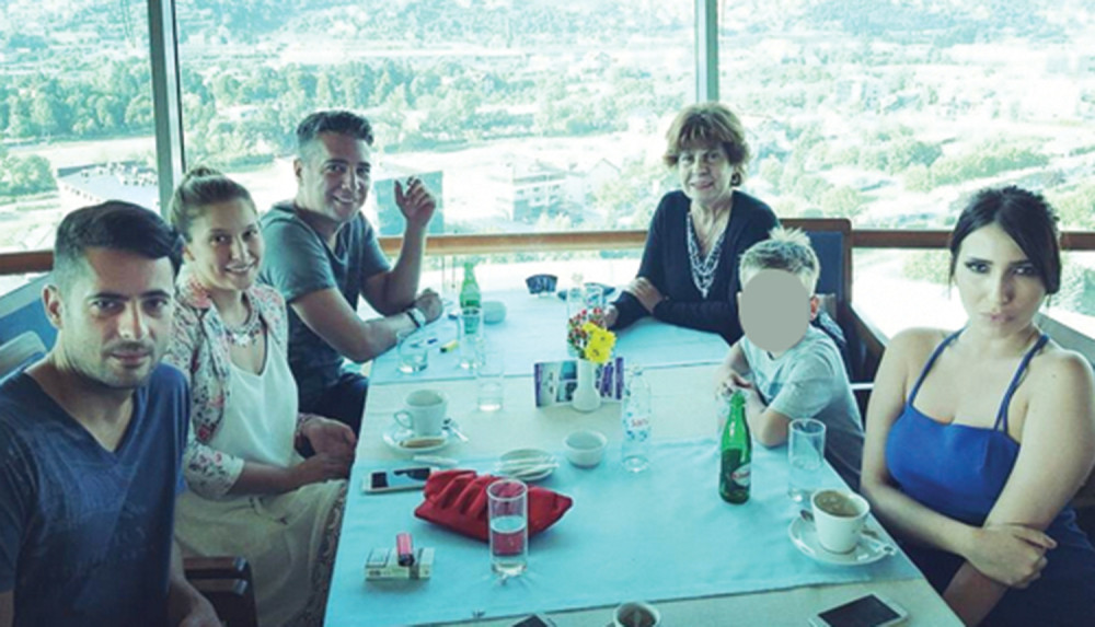 Joksimovići na porodičnom ručku