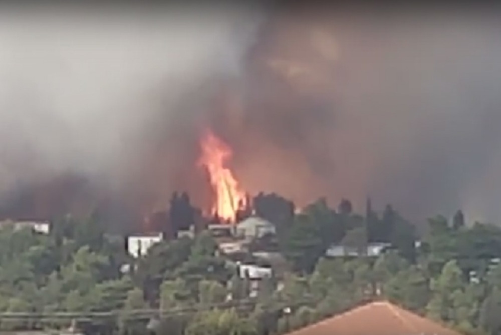 Dva čoveka zapalila Ulcinj? (VIDEO)