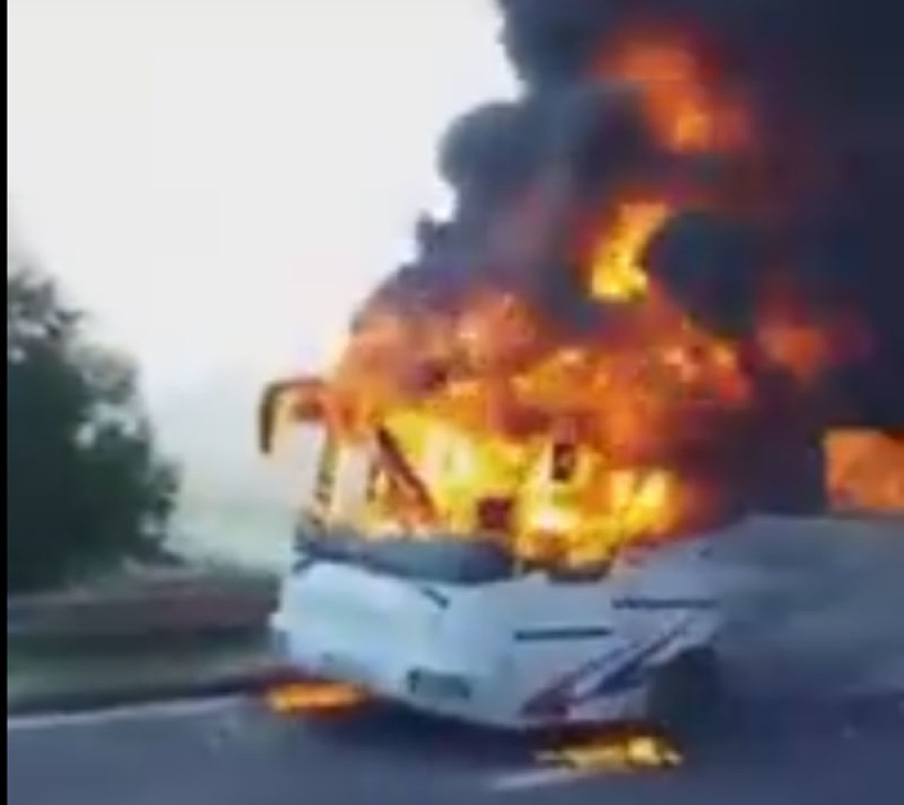 Autobus se zapalio usred vožnje!