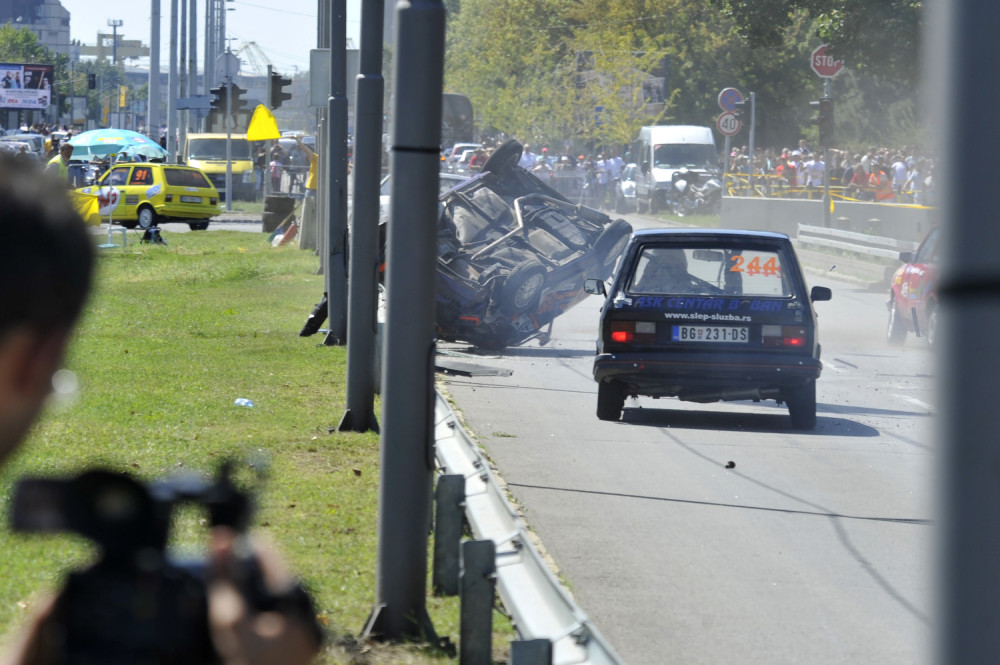 Vozač se prevrnuo u "jugu" (FOTO)