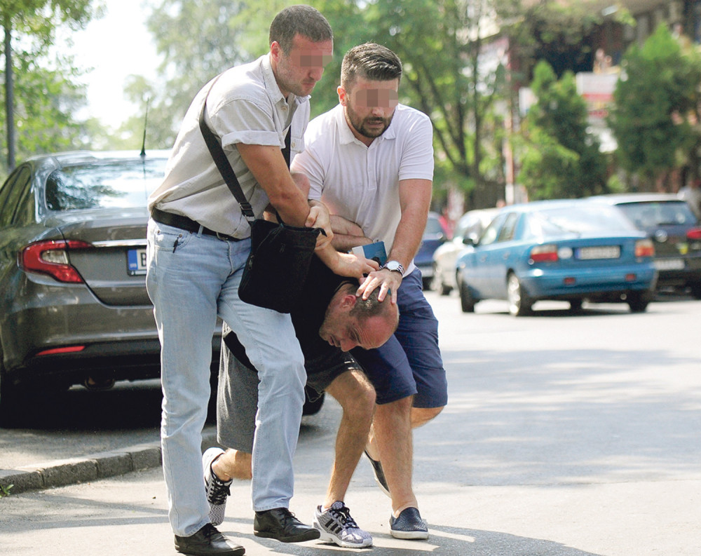Pile trčao za opasnim momcima!