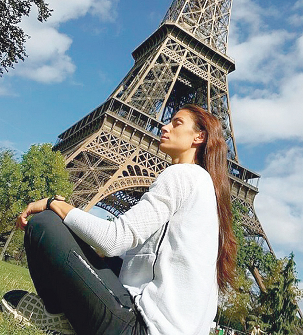 Ivana se opušta meditirajući