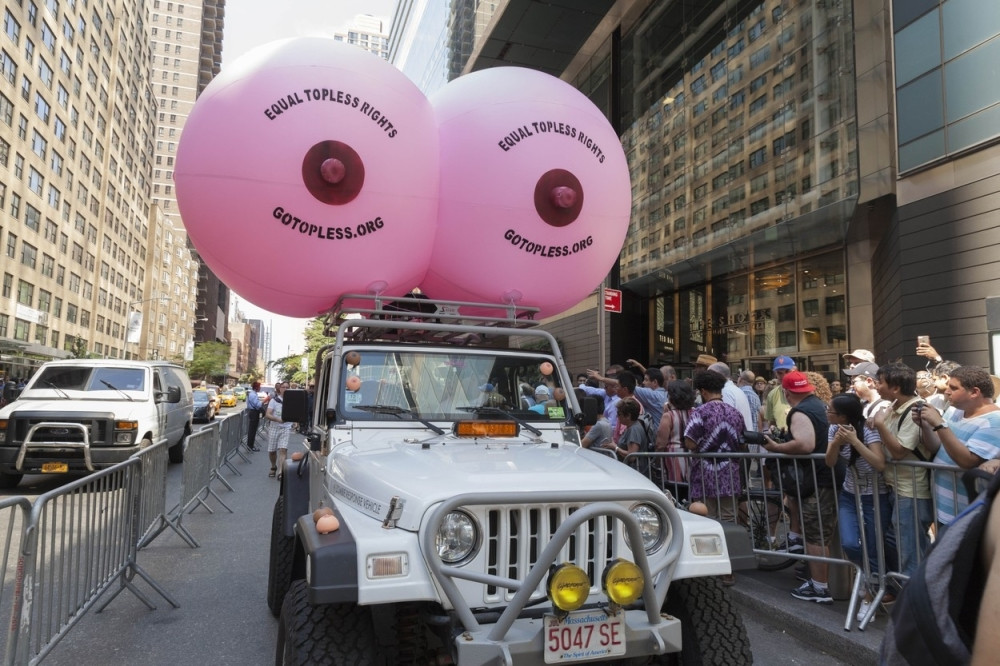 Obeležen Dan toplesa! (FOTO GALERIJA)