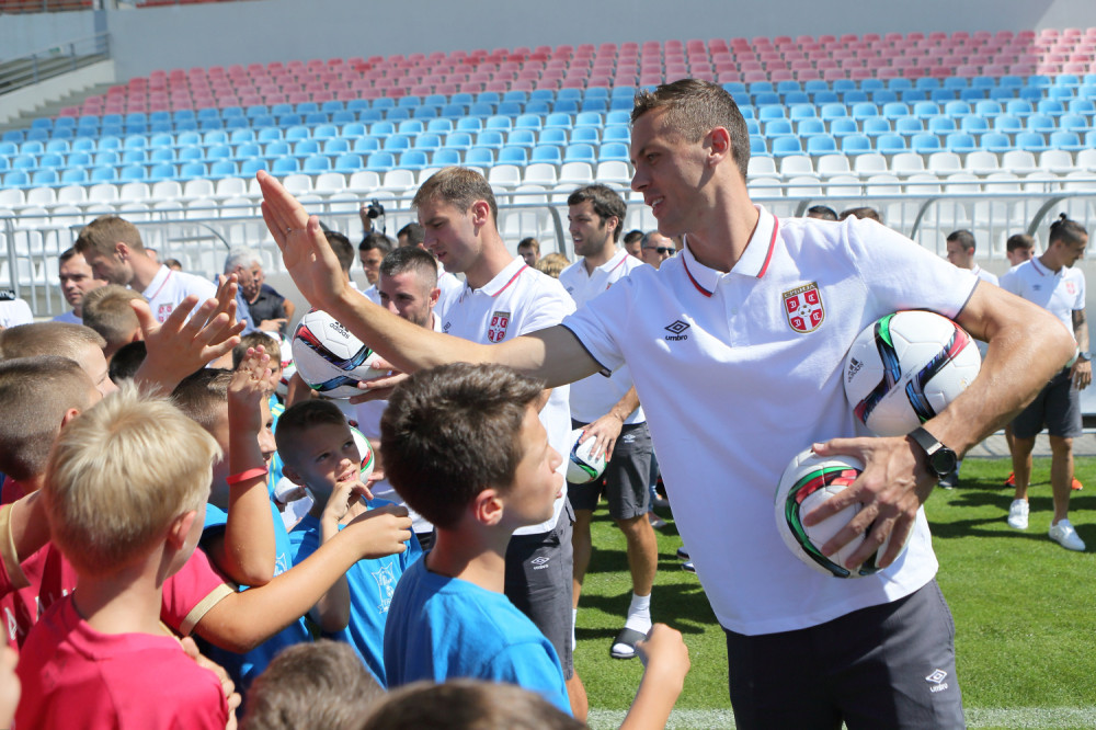 "Orlovi" se družili sa decom sa Kosova (FOTO)
