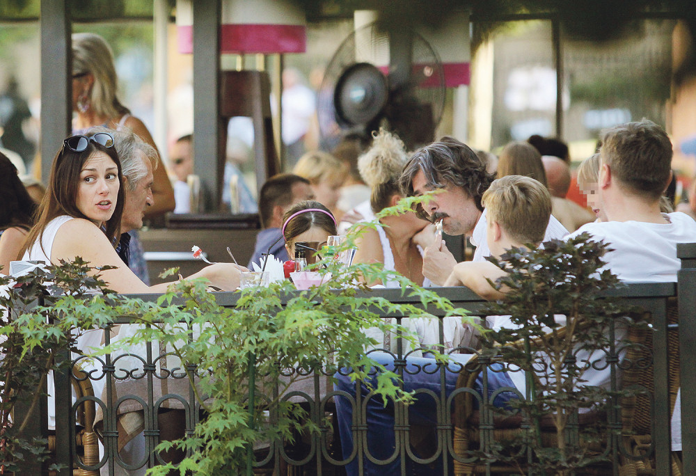 Vojin zbog ćerki pobegao sa seta