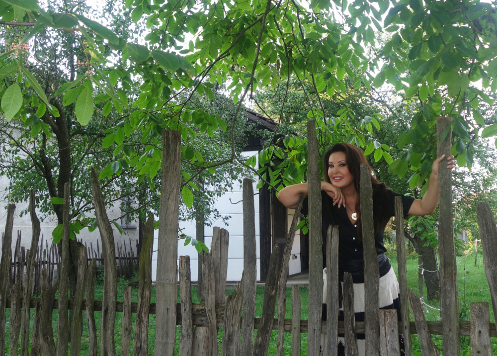 Dragana Mirković u rodnom Kasidolu