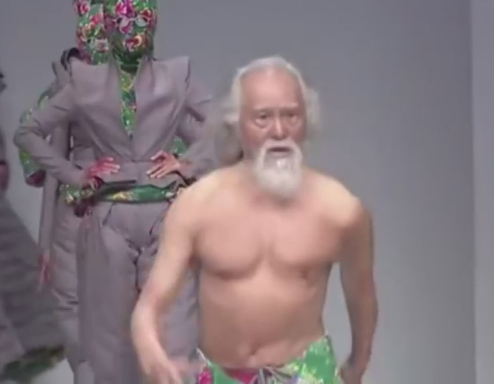 Ima 80 godina i bavi se manekenstvom (VIDEO)